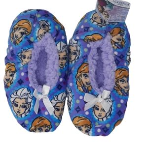 NWT Disney Frozen Fuzzy Slipper Socks with gripp